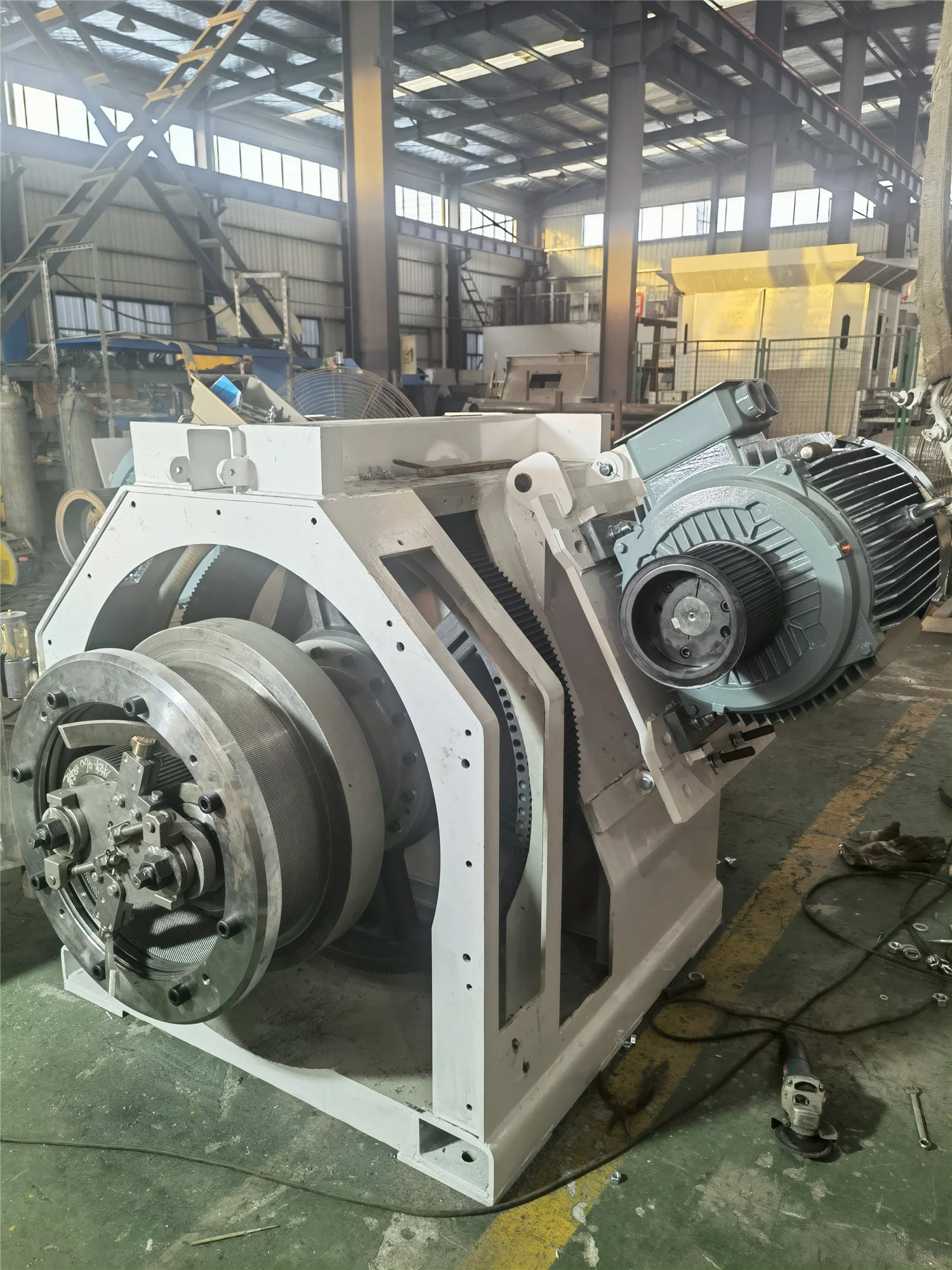 Animal food pellet machine